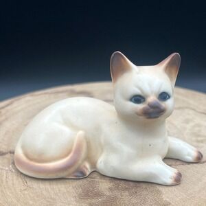 Vintage Lefton Siamese Cat Figurine Reclining Porcelain Miniature 3in